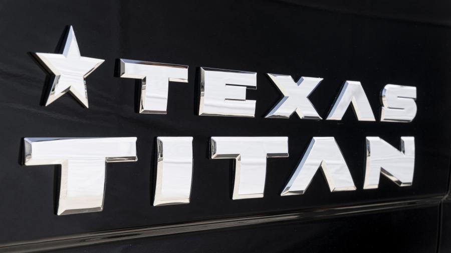 Логотип Nissan Texas Titan Crew Cab 2016 года  (фото 16 из 20)